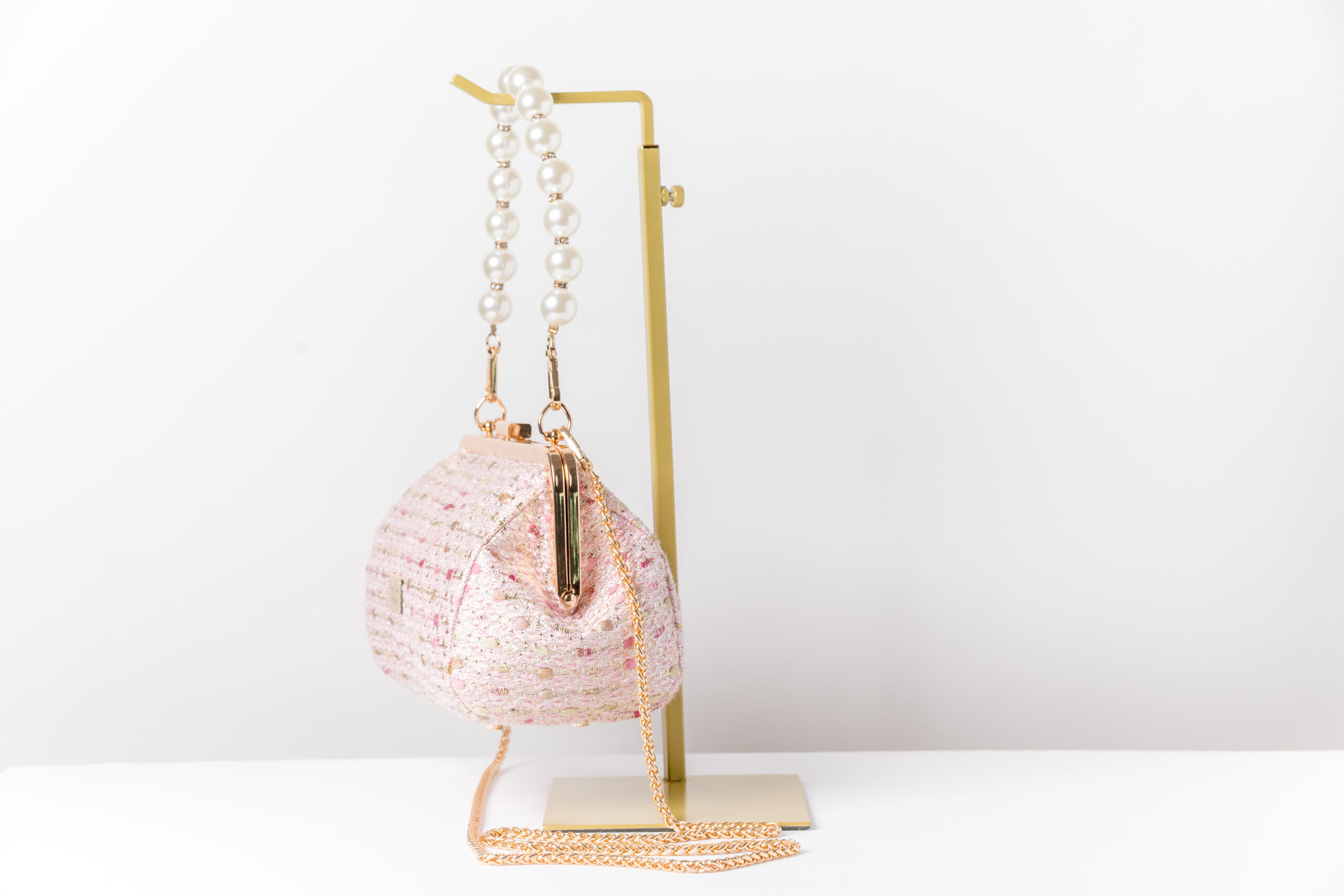 Raspberry embroidered with braided handle - Image 3